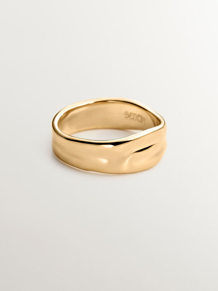 Anillo irregular de plata bañada en oro amarillo de 18kt