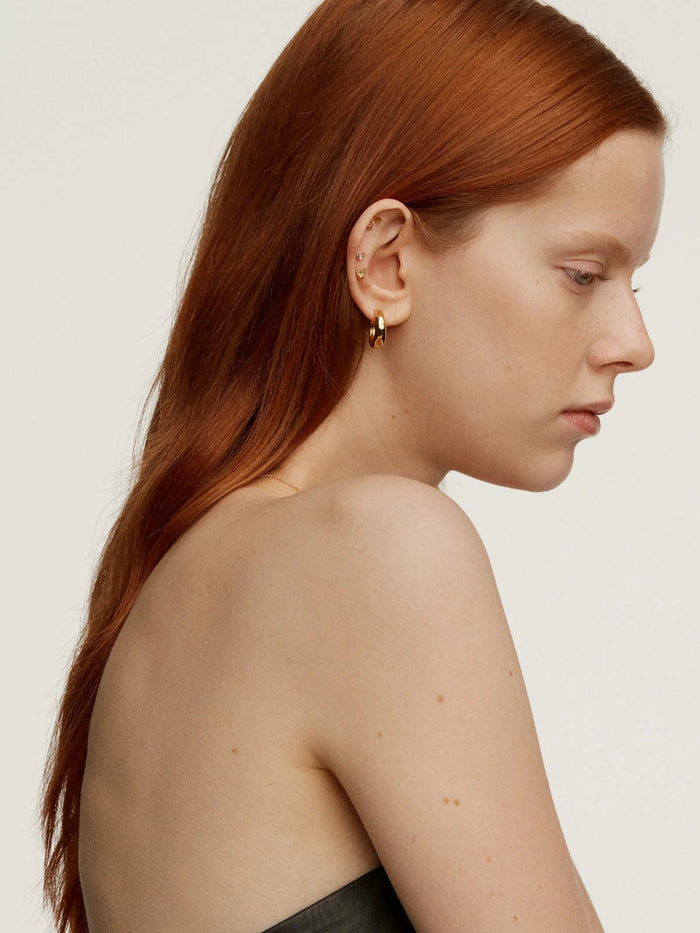 Piercing de oro amarillo de 18K con esmeraldas y forma de alas