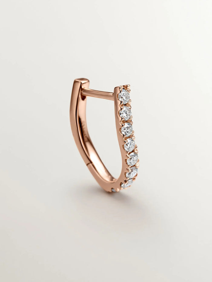 Pendiente individual aro de oro rosa de 18K con diamantes y forma ondulada