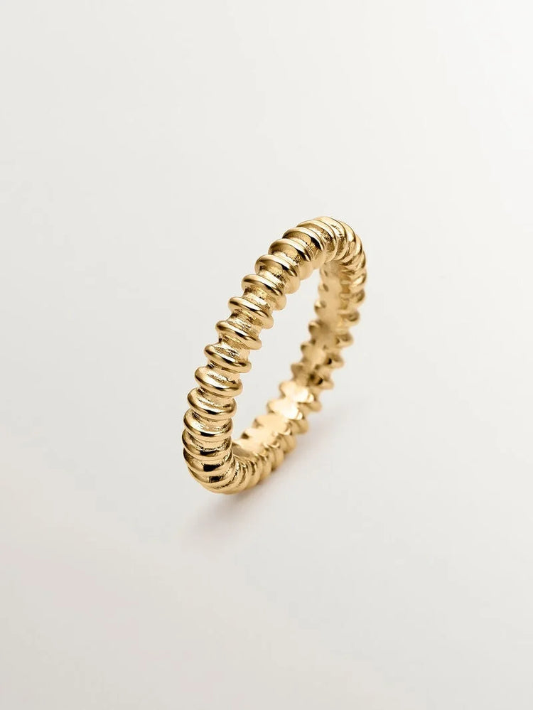 Anillo de plata 925 con relieve bañado en oro