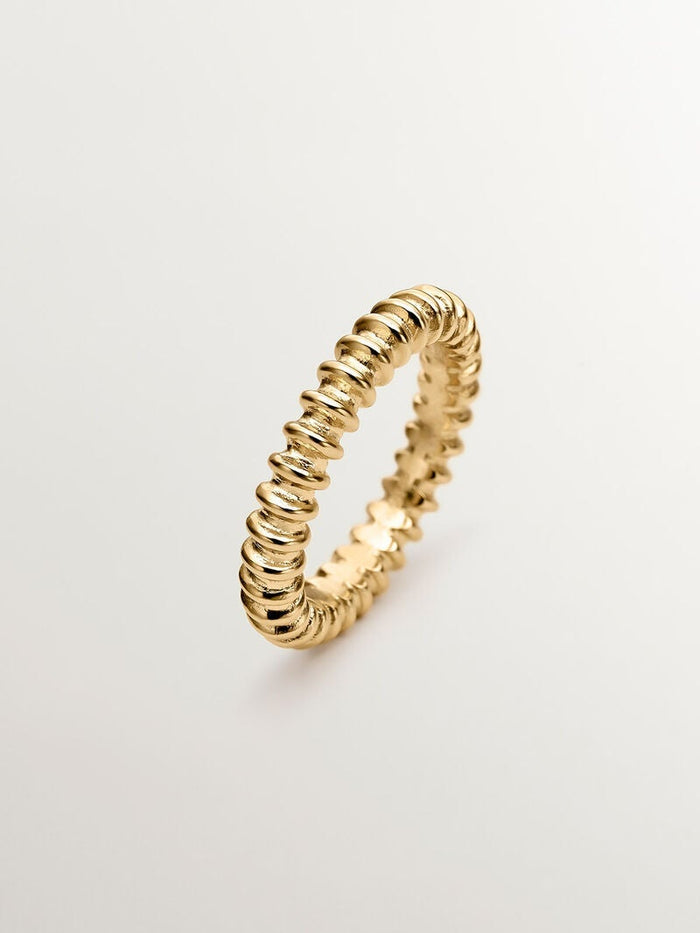Anillo de plata 925 con relieve bañado en oro de 18k