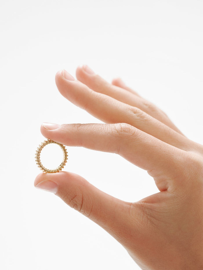 Anillo de plata 925 con relieve bañado en oro de 18k