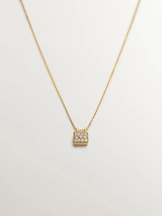Colgante de oro amarillo de 18K con diamantes
