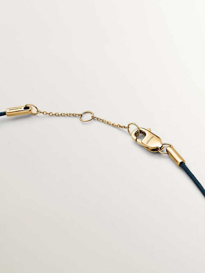 Collar de hilo y oro amarillo de 18K con diamantes