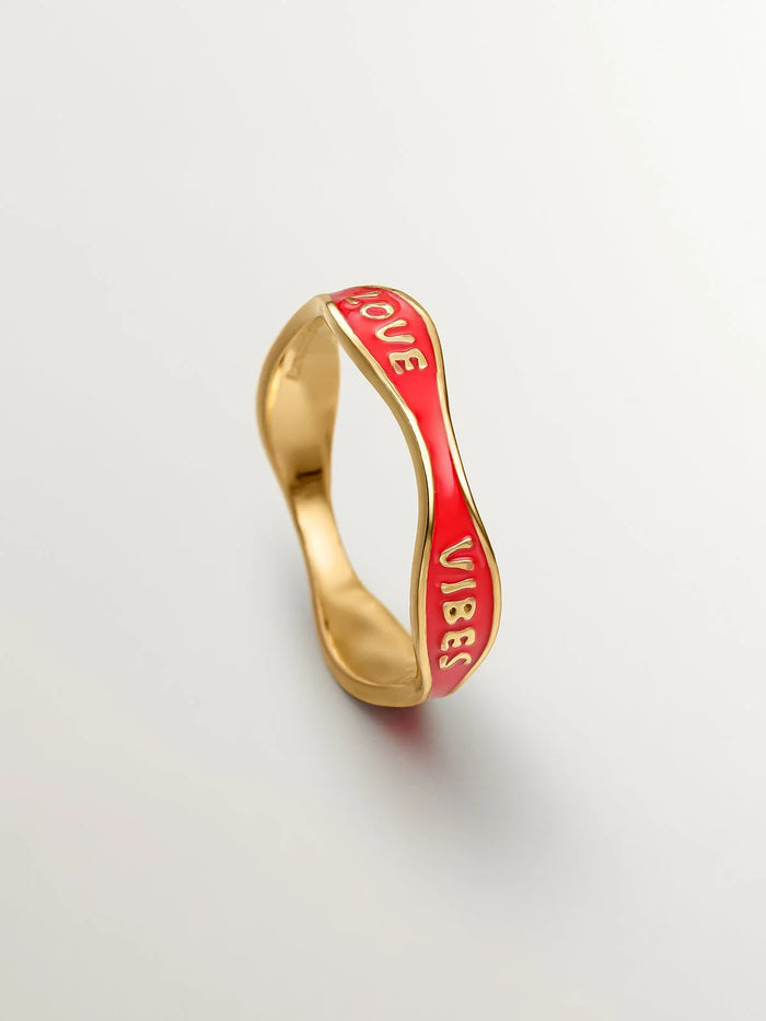Anillo de plata bañada en oro de 18kt con esmalte rojo