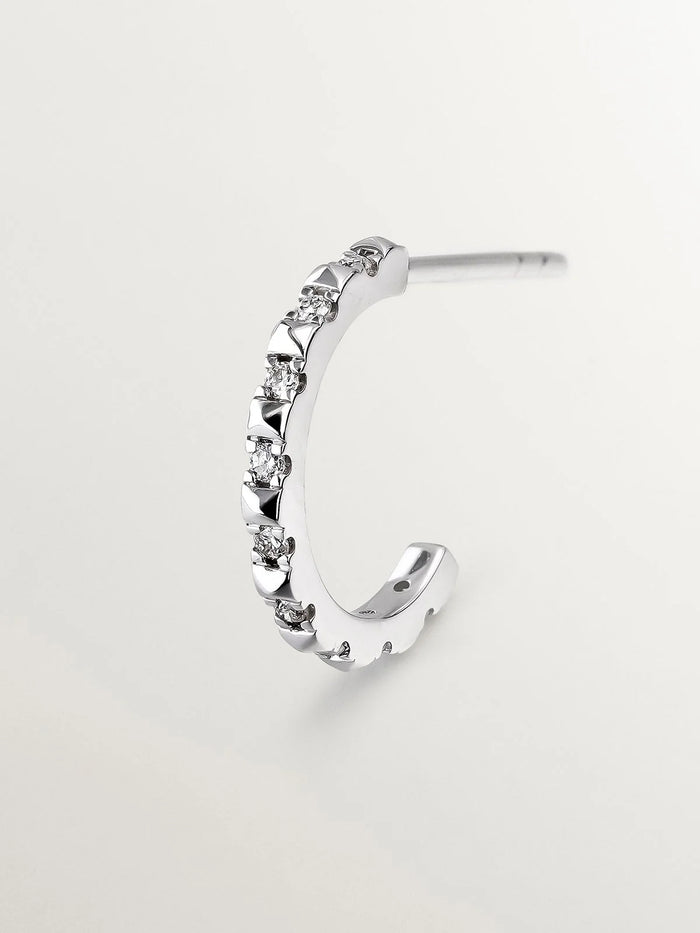 Pendiente de aro individual de oro blanco de 18K con diamantes