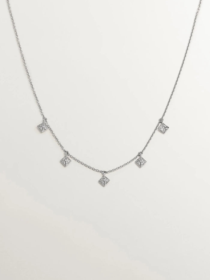 Collar de oro blanco de 18K con formas geométricas y diamantes