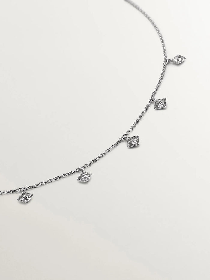 Collar de oro blanco de 18K con formas geométricas y diamantes
