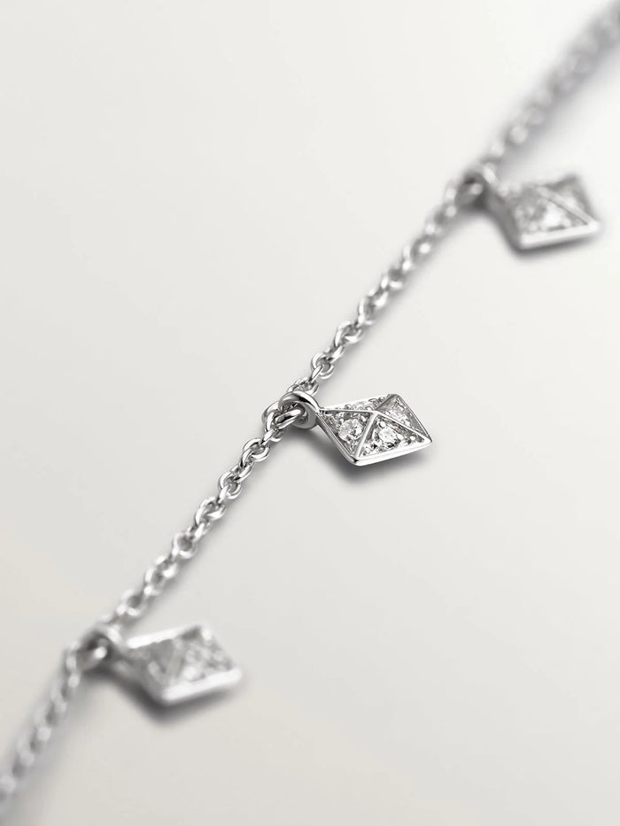 Collar de oro blanco de 18K con formas geométricas y diamantes