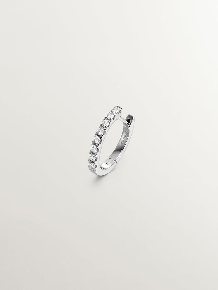 Pendiente de aro individual pequeño de oro blanco de 18K con diamantes