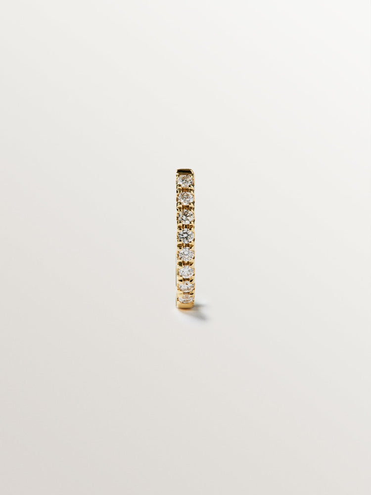 Pendiente de aro individual pequeño de oro de 18K con diamantes