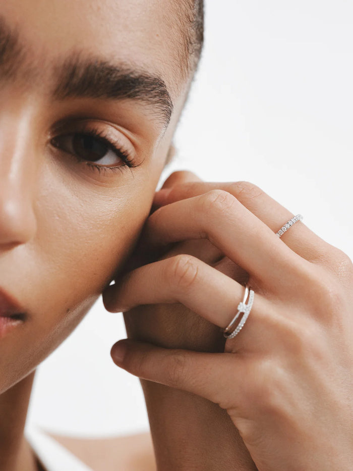 Anillo de oro blanco de 18K con diamantes 0,09 cts