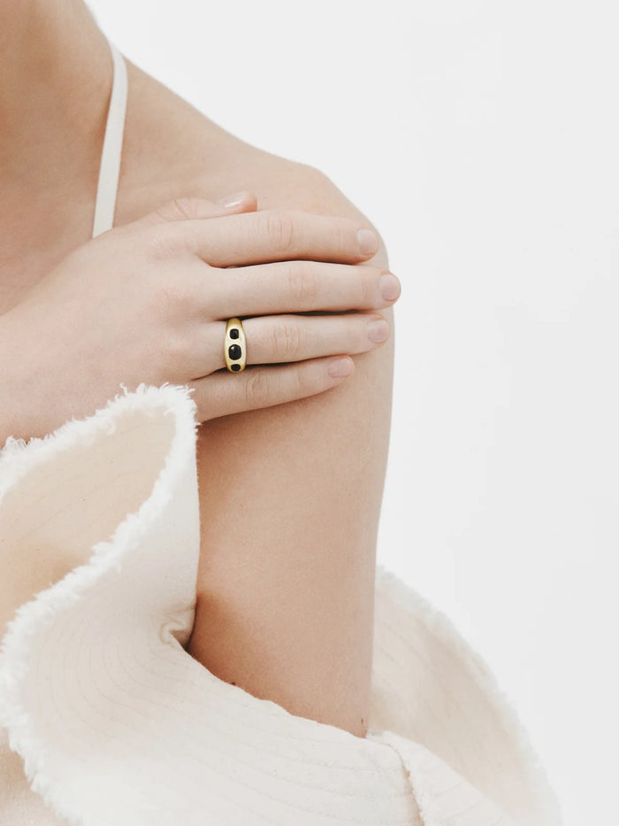 Anillo de plata 925 bañada en oro amarillo de 18K con ágatas negras