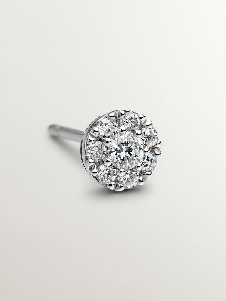 Pendiente individual de oro blanco de 18K con roseta de diamantes 0,06 cts