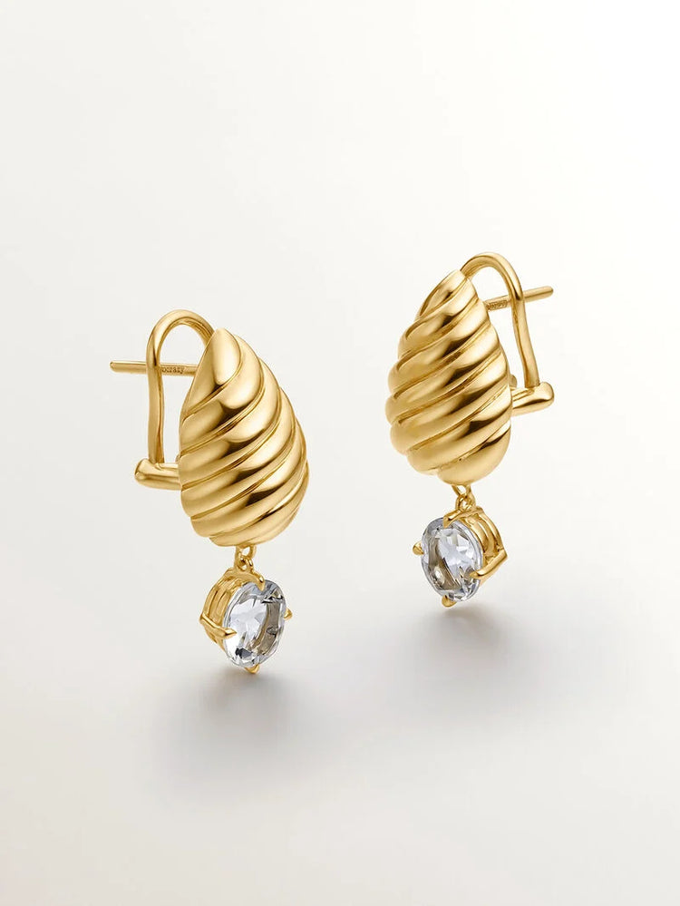 Pendientes de plata 925 bañada en oro amarillo de 18K con cuarzos blancos y textura gallonada