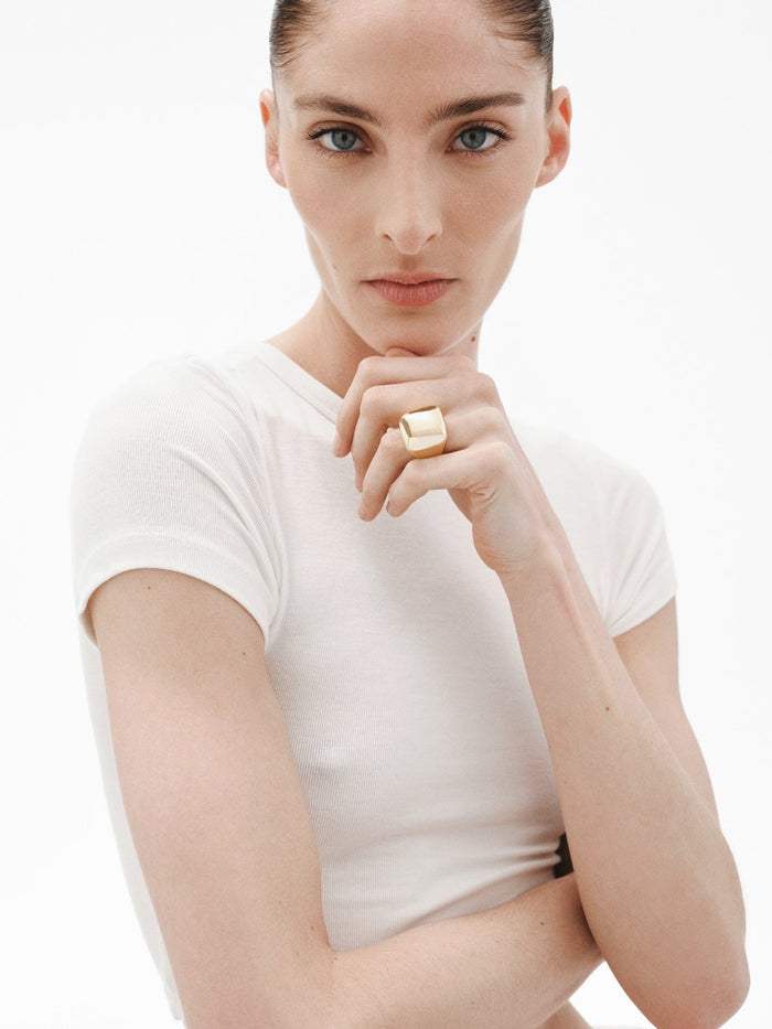 Anillo cuadrado de plata 925 bañada en oro amarillo de 18K con efecto pulido