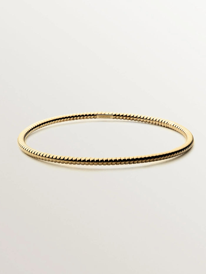 Pulsera rígida estilo semanario de plata 925 bañada en oro amarillo de 18K.