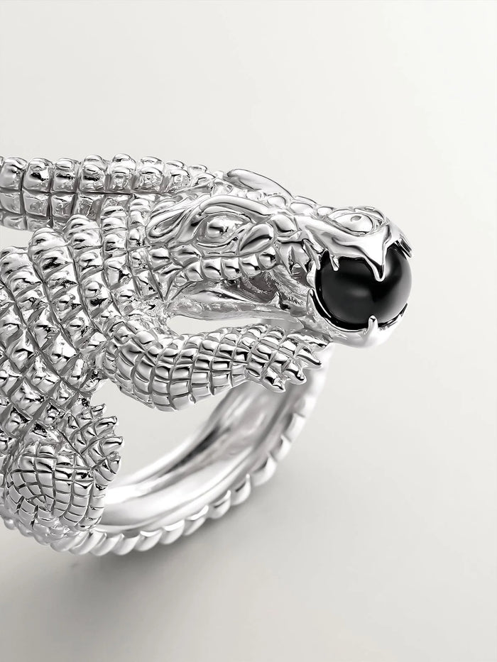 Anillo de plata 925 con forma de cocodrilo y ónix negro