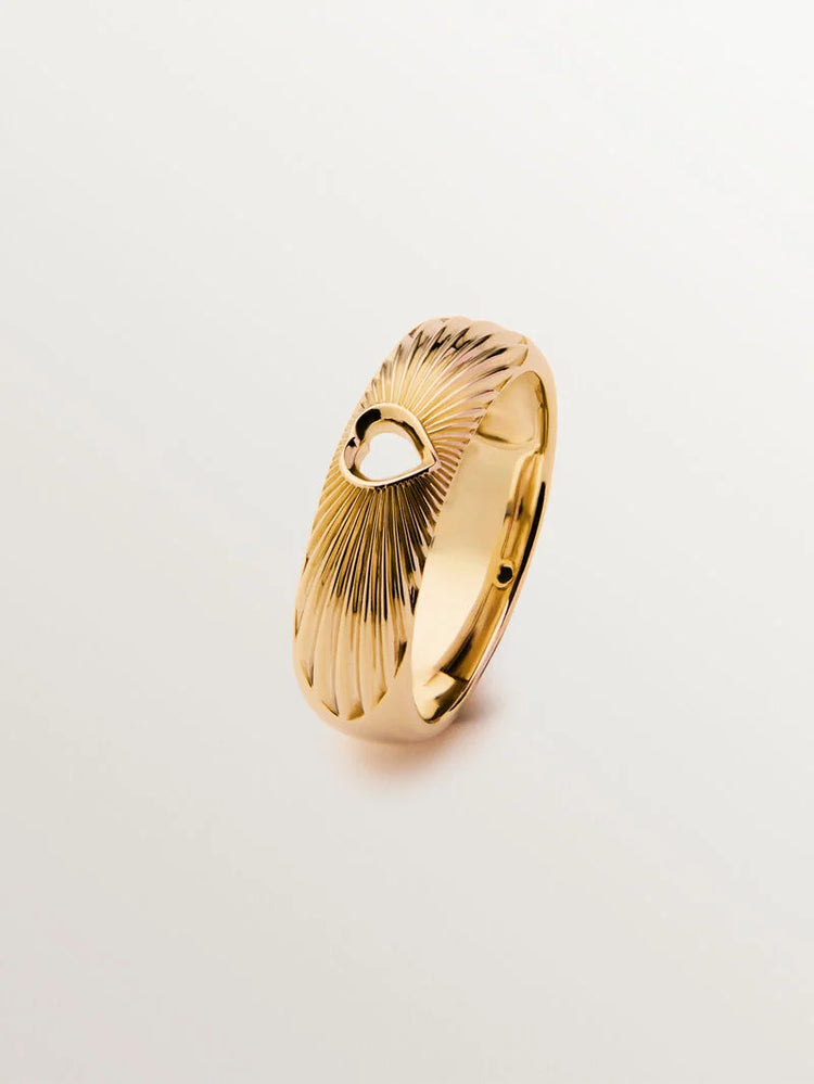 Anillo de plata 925 bañada en oro amarillo de 18K con corazón y textura guilloché