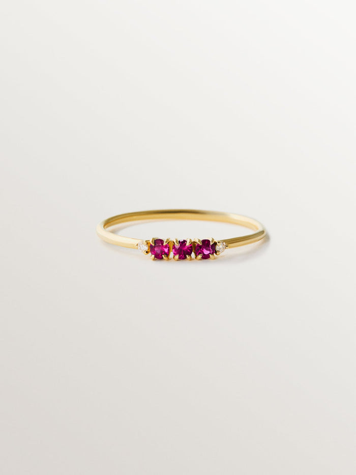 Anillo de oro amarillo de 9K con rubís y diamantes