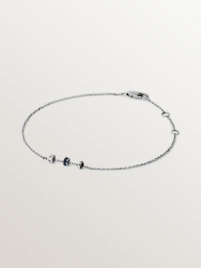 Pulsera de oro blanco de 9K con zafiros azules y diamantes
