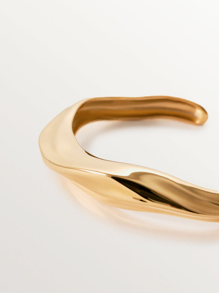 Pulsera rígida de plata 925 bañada en oro amarillo de 18K con textura
