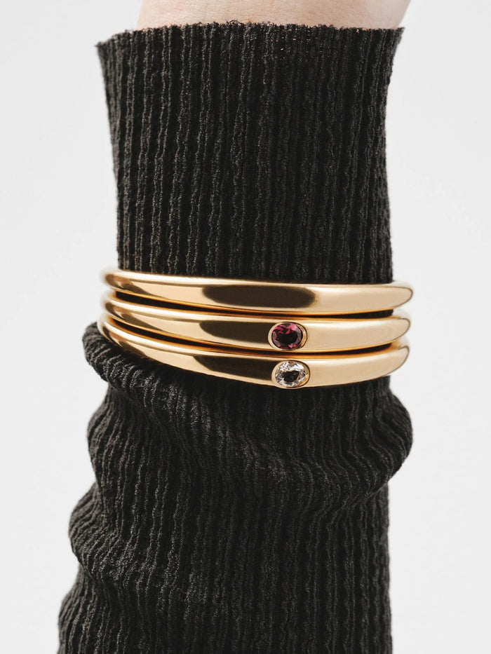 Pulsera rígida de plata 925 bañada en oro amarillo de 18K con topacio blanco