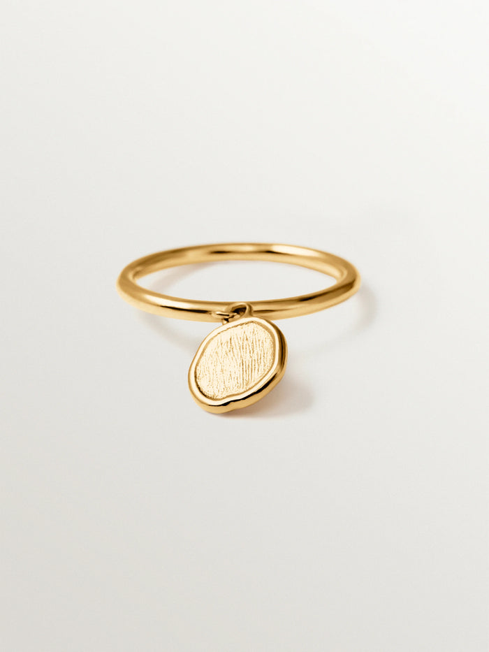 Anillo con motivo colgante de plata 925 bañada en oro de 18K