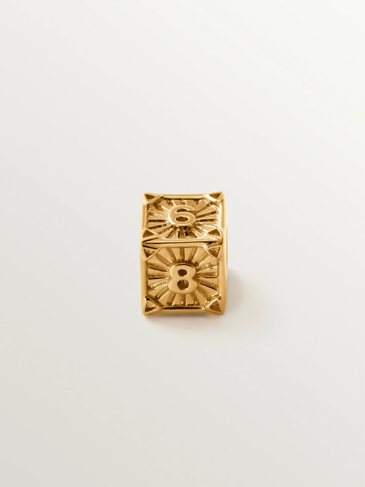 Charm de plata 925 bañada en oro de 18K con forma de cubo con números pares