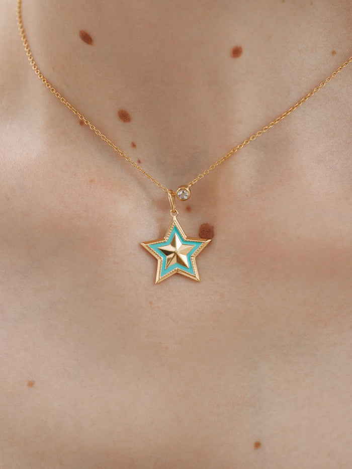 Charm de plata 925 bañada en oro amarillo de 18K y esmalte turquesa con forma de estrella