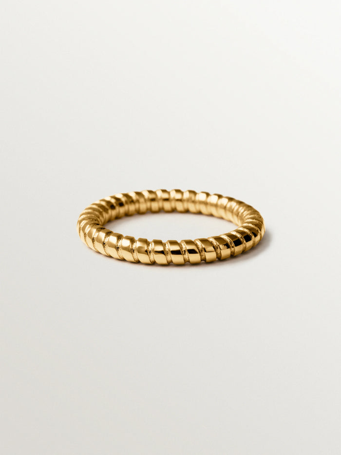 Anillo pequeño gallonado de plata 925 bañada en oro de 18K