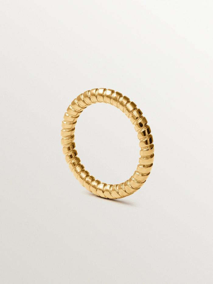 Anillo pequeño gallonado de plata 925 bañada en oro de 18K