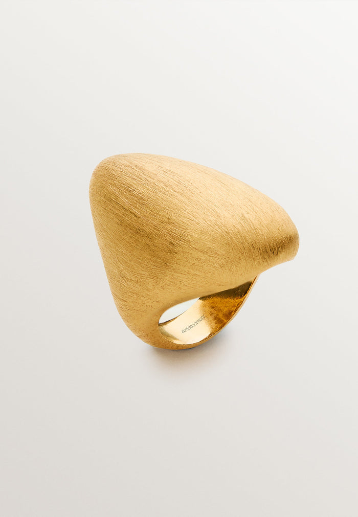 Anillo ovalado de plata 925 bañada en oro amarillo de 18K con textura