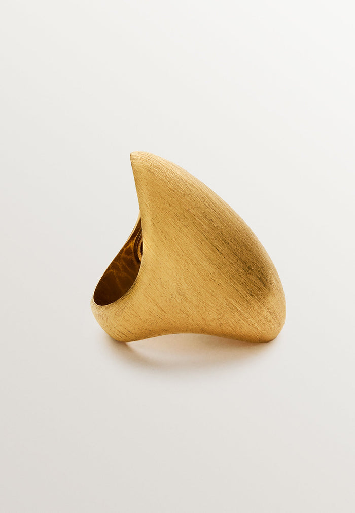 Anillo ovalado de plata 925 bañada en oro amarillo de 18K con textura