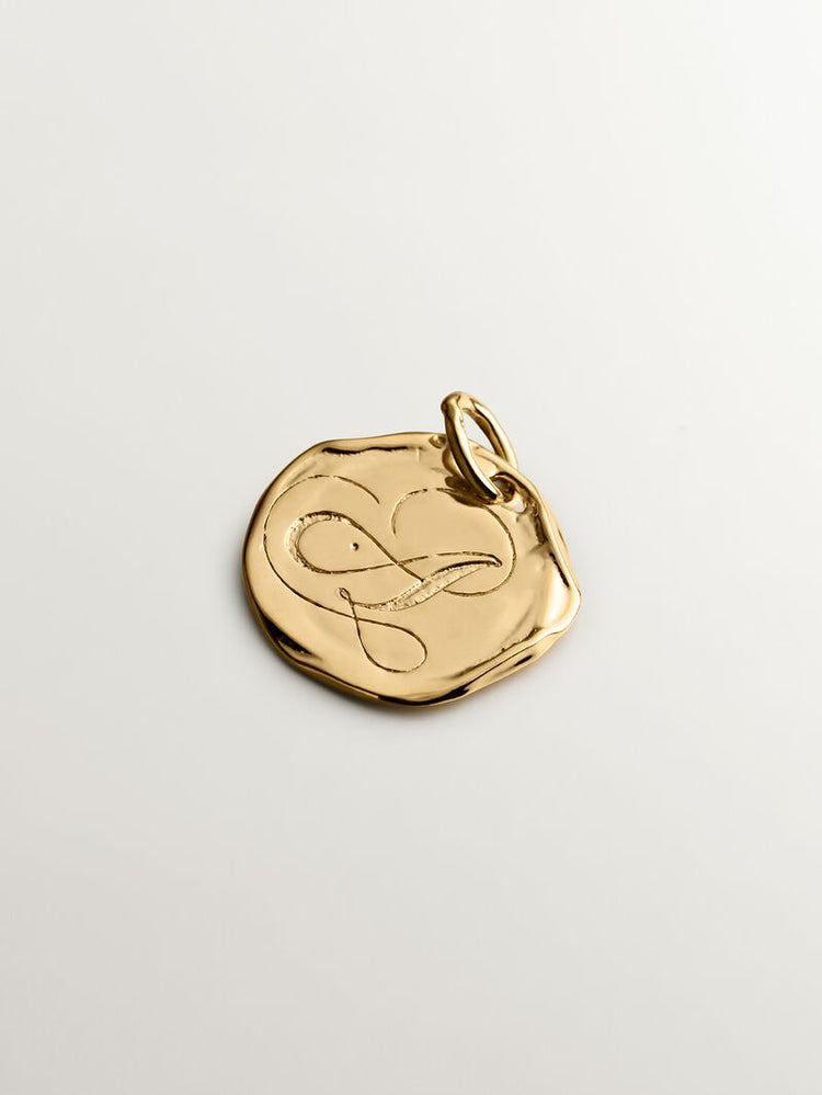 Charm medalla inicial A artesanal plata recubierta oro